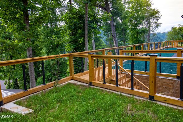 617 Davenport Rd, Gatlinburg, TN 37738