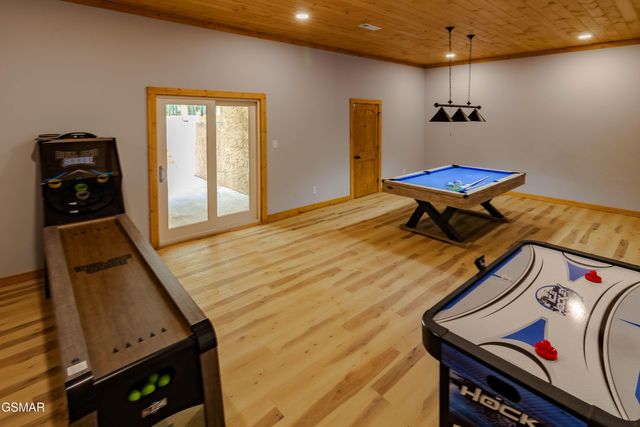 617 Davenport Rd, Gatlinburg, TN 37738