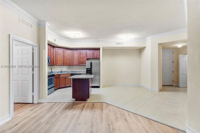 3001 NE 185th St 219, Aventura, FL 33180