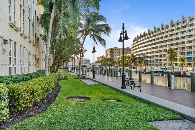 3001 NE 185th St 219, Aventura, FL 33180