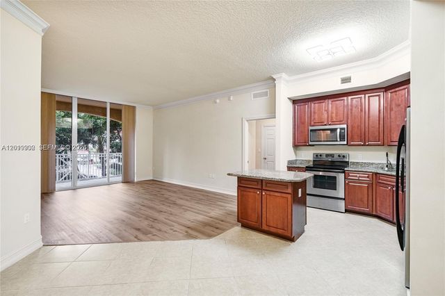 3001 NE 185th St 219, Aventura, FL 33180