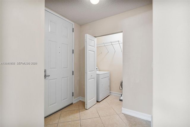 3001 NE 185th St 219, Aventura, FL 33180
