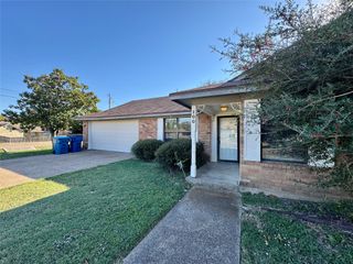 100 Marylee Drive, Hewitt, TX 76643