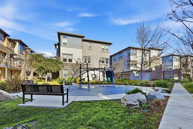 905 De Guigne Drive 2, Sunnyvale, CA 94085