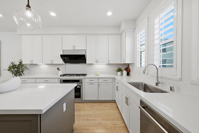 905 De Guigne Drive 2, Sunnyvale, CA 94085