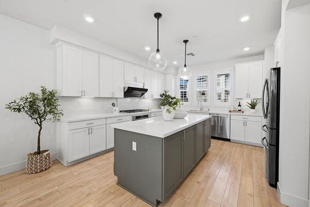 905 De Guigne Drive 2, Sunnyvale, CA 94085