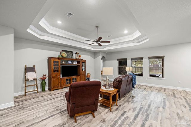 2772 Elkhorn Dr, Pace, FL 32571