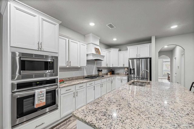 2772 Elkhorn Dr, Pace, FL 32571