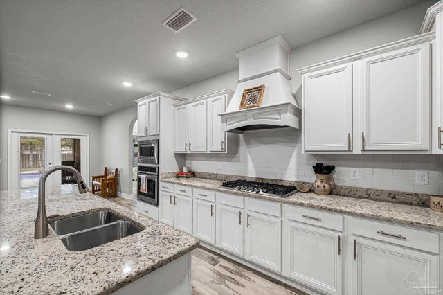 2772 Elkhorn Dr, Pace, FL 32571