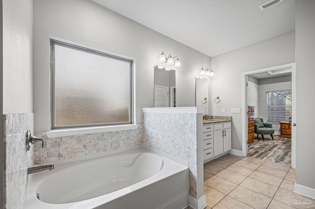 2772 Elkhorn Dr, Pace, FL 32571