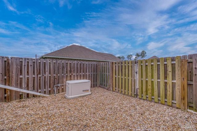 2772 Elkhorn Dr, Pace, FL 32571