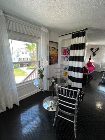 6625 Morris, Galveston, TX 77551