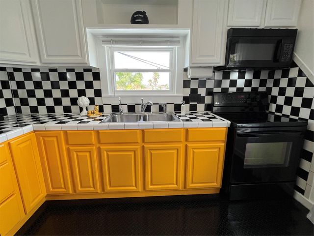 6625 Morris, Galveston, TX 77551