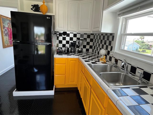 6625 Morris, Galveston, TX 77551