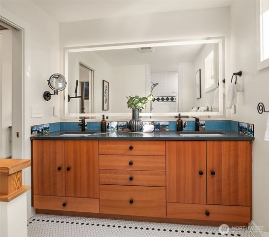 632 35th Avenue, Seattle, WA 98122