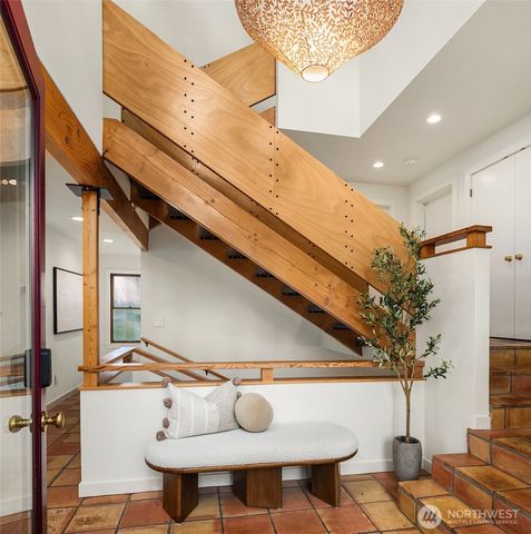 632 35th Avenue, Seattle, WA 98122