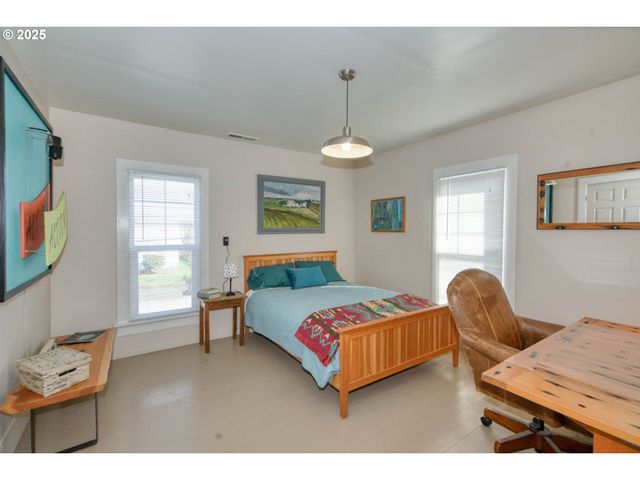 345 E First St, Yamhill, OR 97148