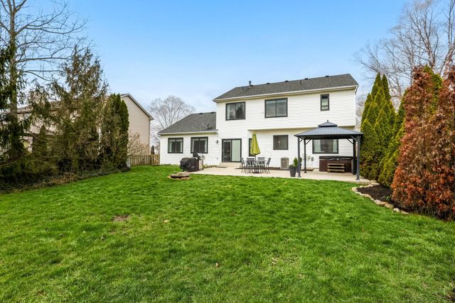 157 Trail E, Etna, OH 43062