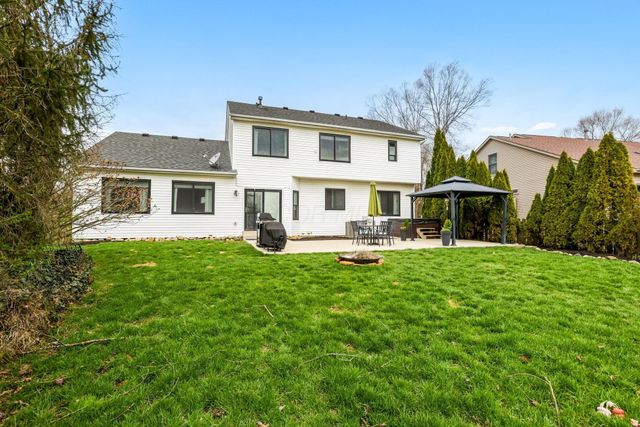 157 Trail E, Etna, OH 43062