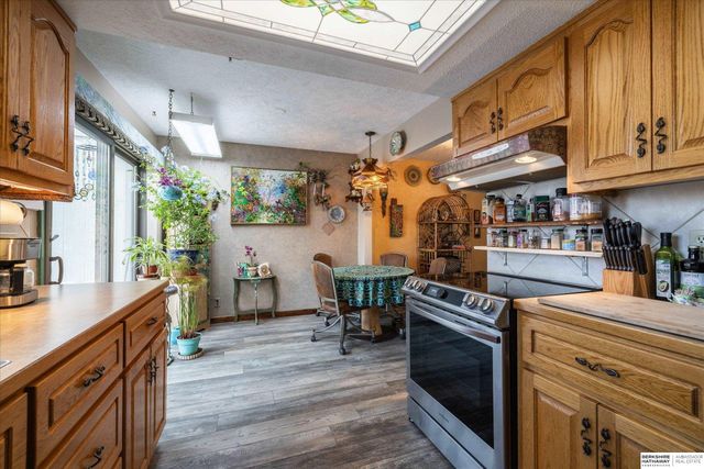 5628 S 92 Plaza, Omaha, NE 68127