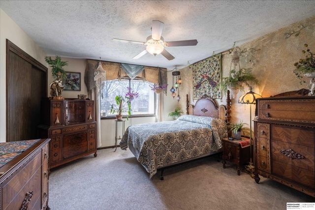 5628 S 92 Plaza, Omaha, NE 68127