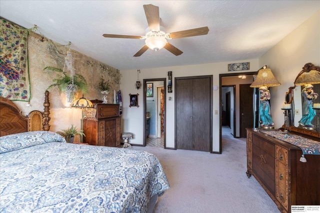 5628 S 92 Plaza, Omaha, NE 68127