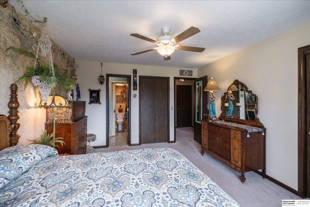 5628 S 92 Plaza, Omaha, NE 68127