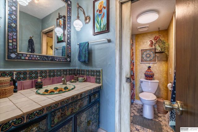 5628 S 92 Plaza, Omaha, NE 68127