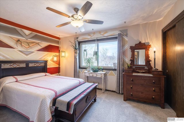 5628 S 92 Plaza, Omaha, NE 68127