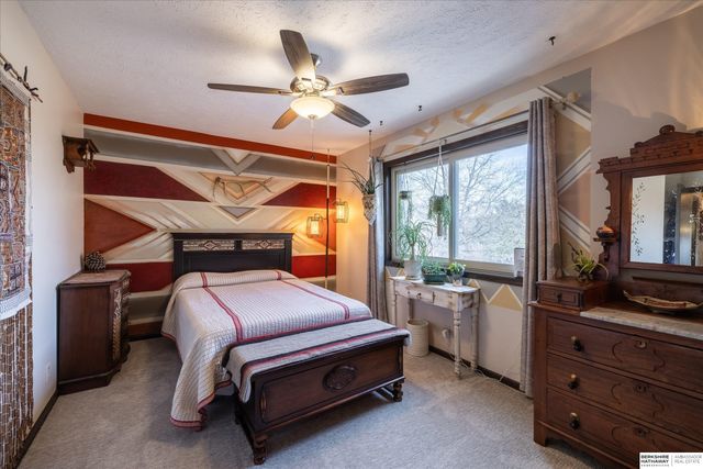 5628 S 92 Plaza, Omaha, NE 68127