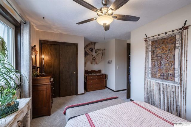 5628 S 92 Plaza, Omaha, NE 68127