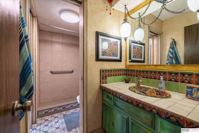 5628 S 92 Plaza, Omaha, NE 68127