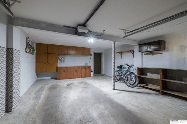 5628 S 92 Plaza, Omaha, NE 68127