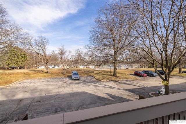 5628 S 92 Plaza, Omaha, NE 68127