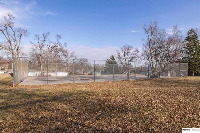 5628 S 92 Plaza, Omaha, NE 68127