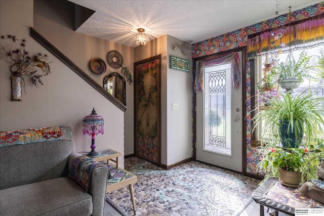 5628 S 92 Plaza, Omaha, NE 68127