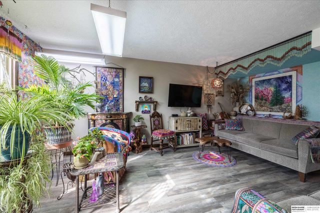 5628 S 92 Plaza, Omaha, NE 68127