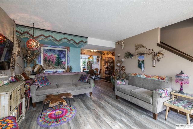 5628 S 92 Plaza, Omaha, NE 68127