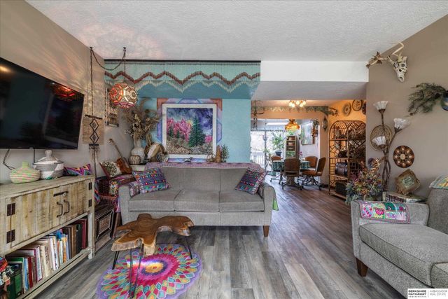 5628 S 92 Plaza, Omaha, NE 68127