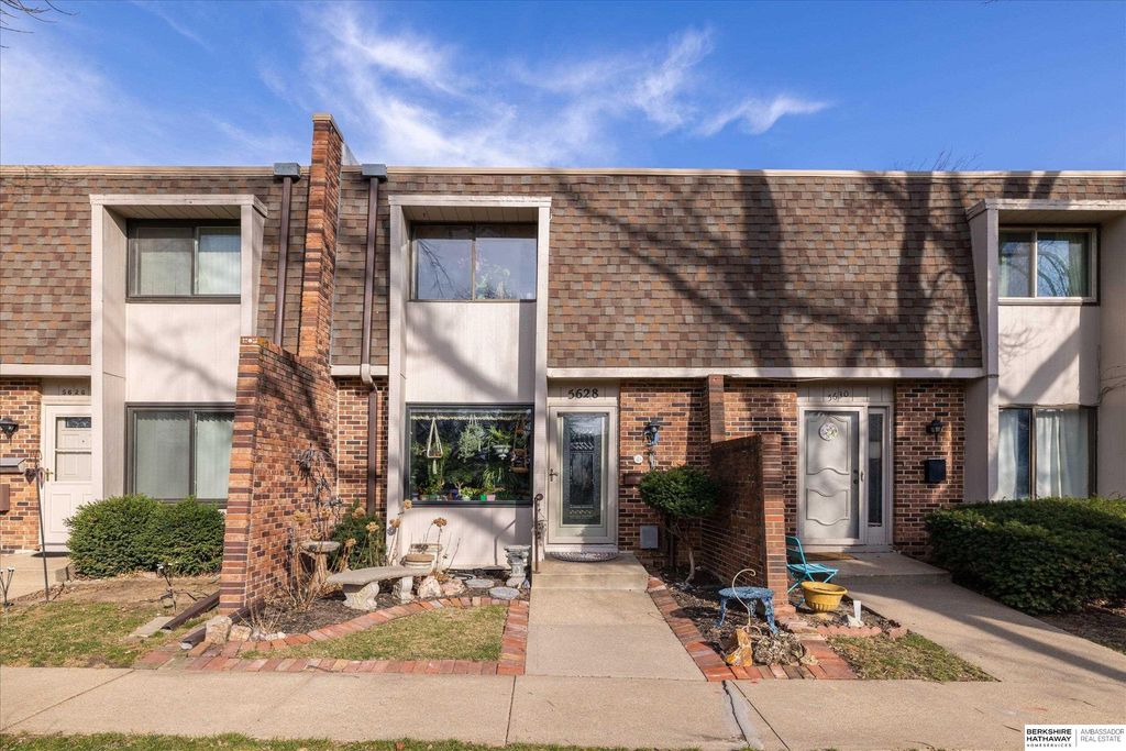 5628 S 92 Plaza, Omaha, NE 68127