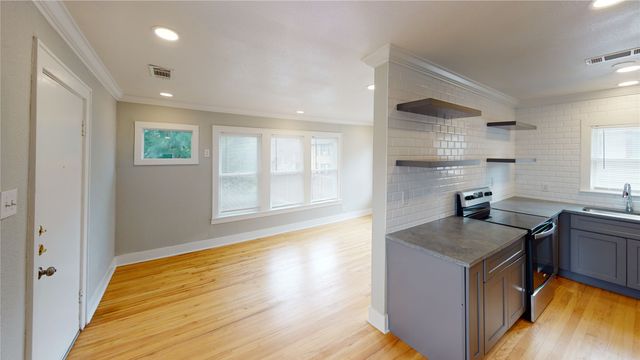 5842 Prospect Avenue, Dallas, TX 75206