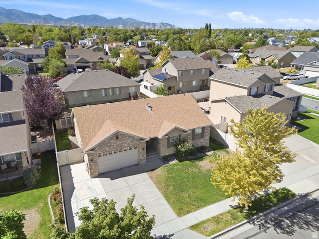 6742 S TICKLEGRASS RD, West Jordan, UT 84081 — photo 2