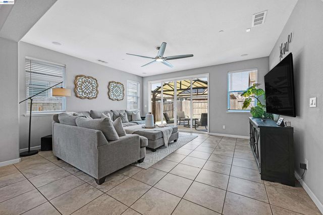 1589 Friendly Street, Manteca, CA 95337