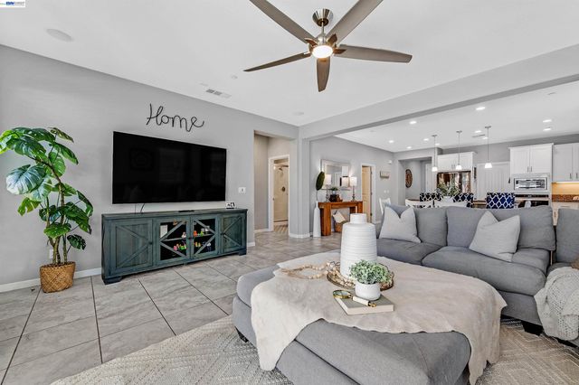 1589 Friendly Street, Manteca, CA 95337