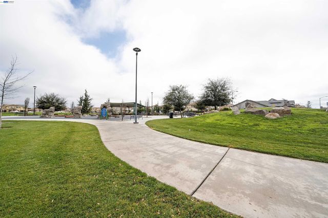 1589 Friendly Street, Manteca, CA 95337