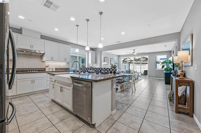 1589 Friendly Street, Manteca, CA 95337