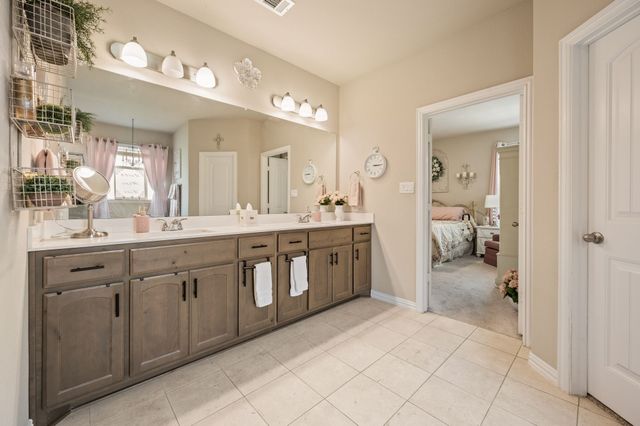 792 Feather Edge Drive, Springtown, TX 76082