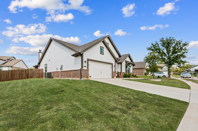792 Feather Edge Drive, Springtown, TX 76082