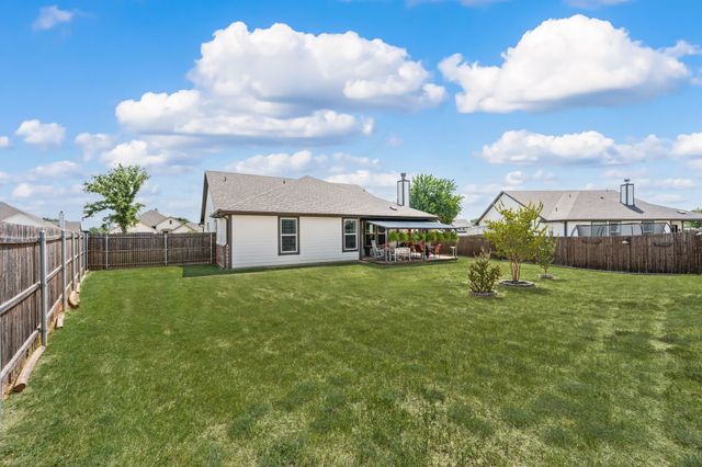 792 Feather Edge Drive, Springtown, TX 76082