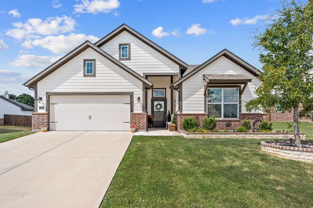 792 Feather Edge Drive, Springtown, TX 76082